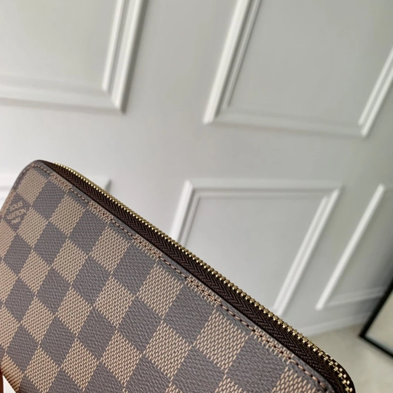 LV Wallets 4048I-0197