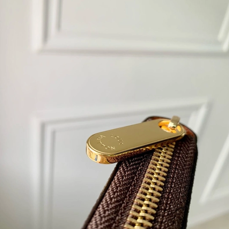 LV Wallets 4048I-0197
