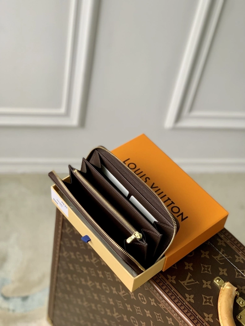 LV Wallets 4048I-0197