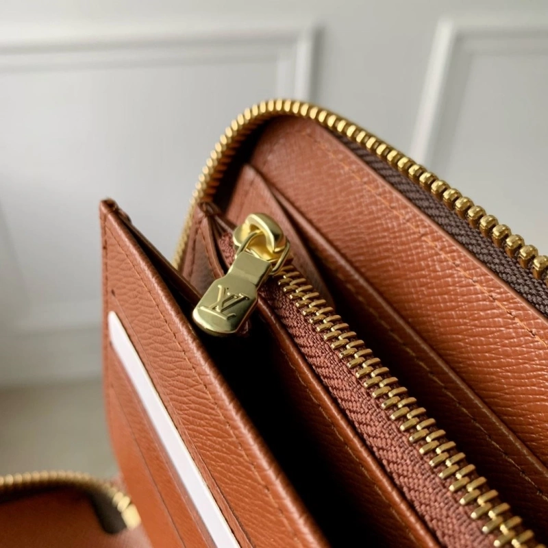 LV Wallets 4048I-0203
