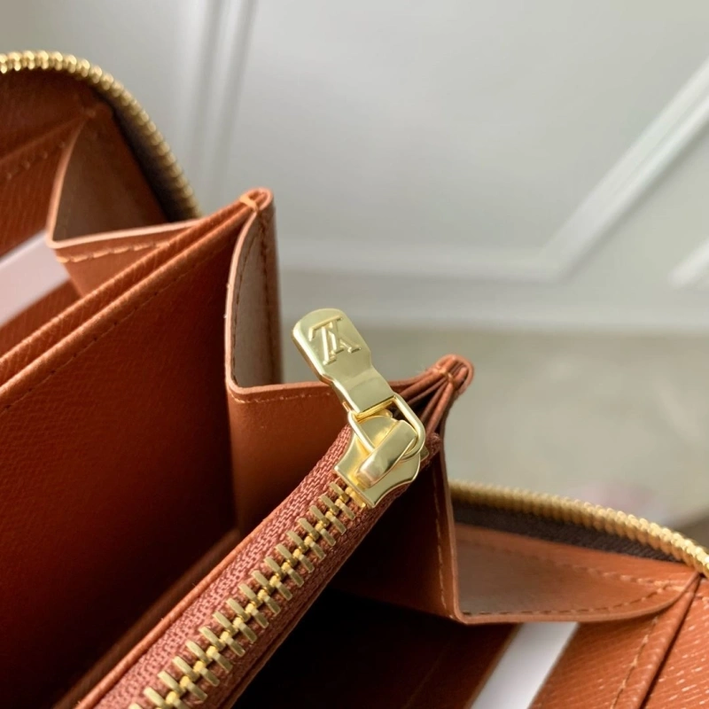 LV Wallets 4048I-0204