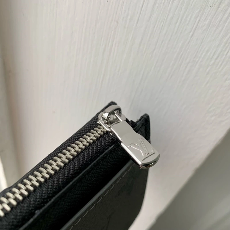 LV Wallets 4048I-0205
