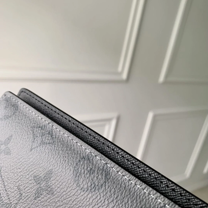 LV Wallets 4048I-0208