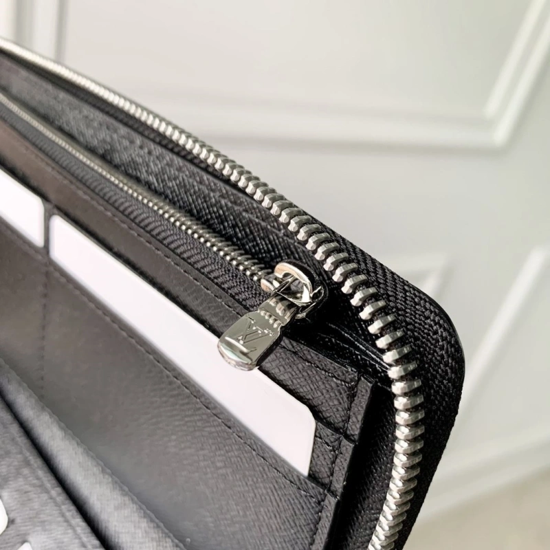 LV Wallets 4048I-0209