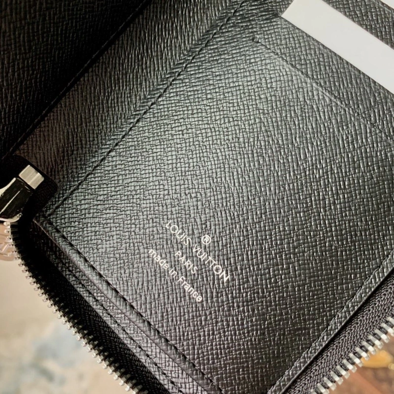 LV Wallets 4048I-0209