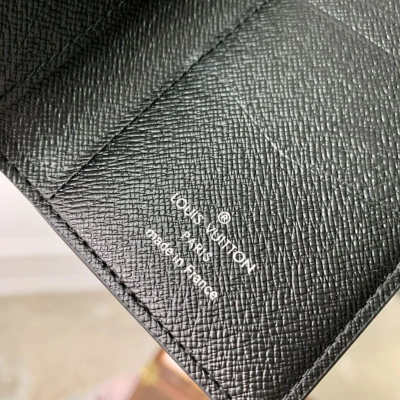 LV Wallets 4048I-0211