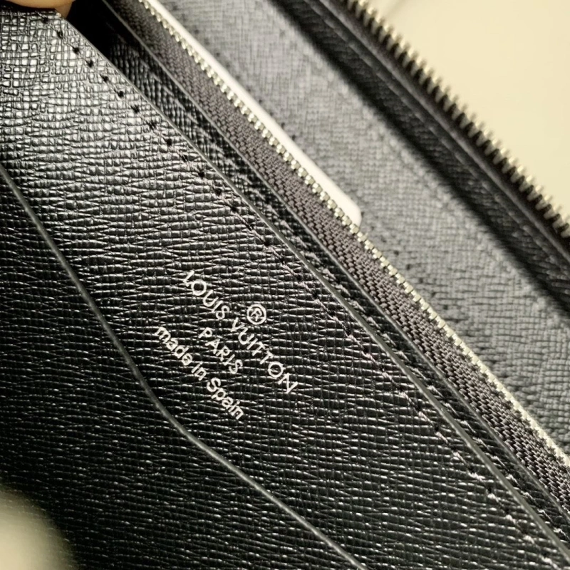 LV Wallets 4048I-0213