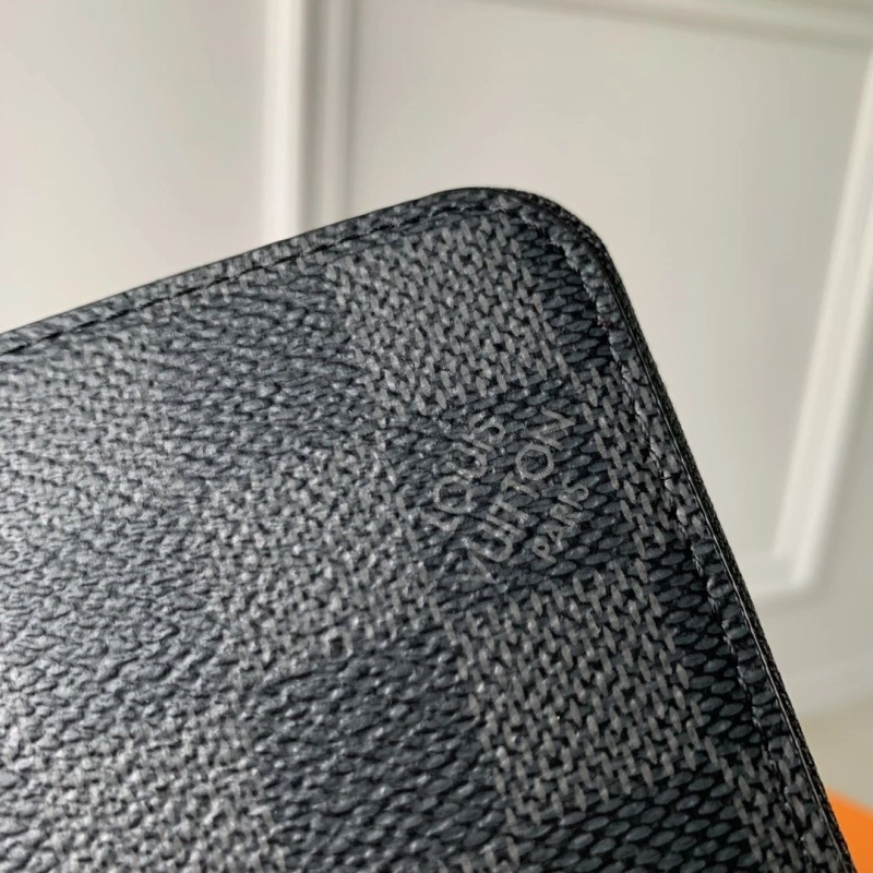 LV Wallets 4048I-0215