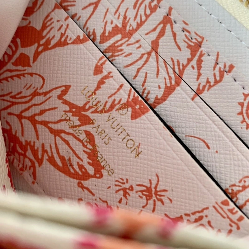 LV Wallets 4048I-0227