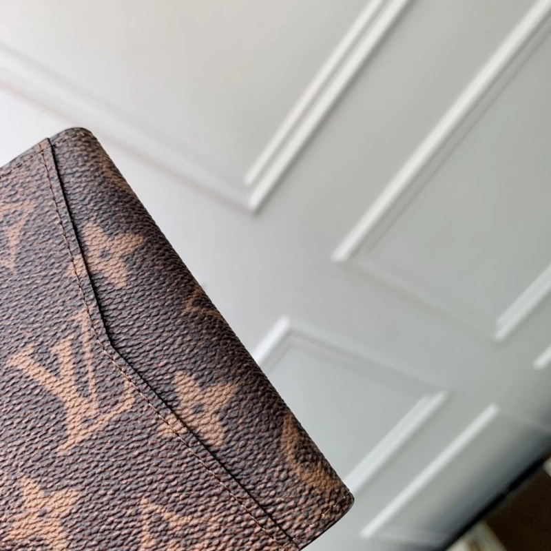 LV Wallets 4048I-0235