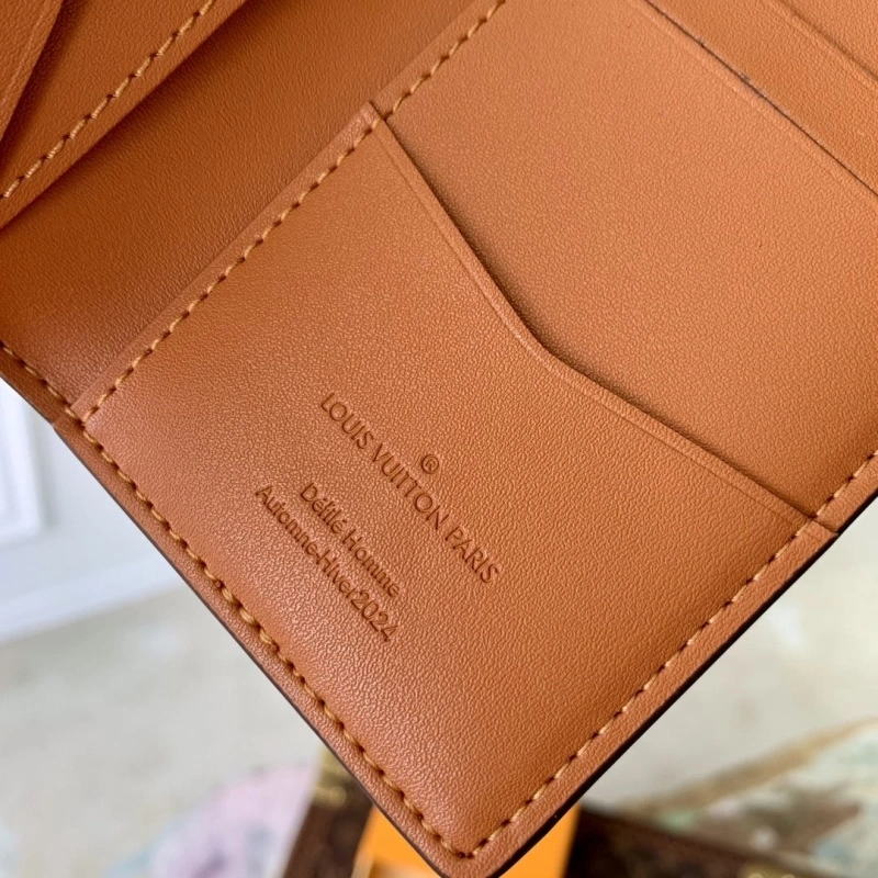 LV Wallets 4048I-0235