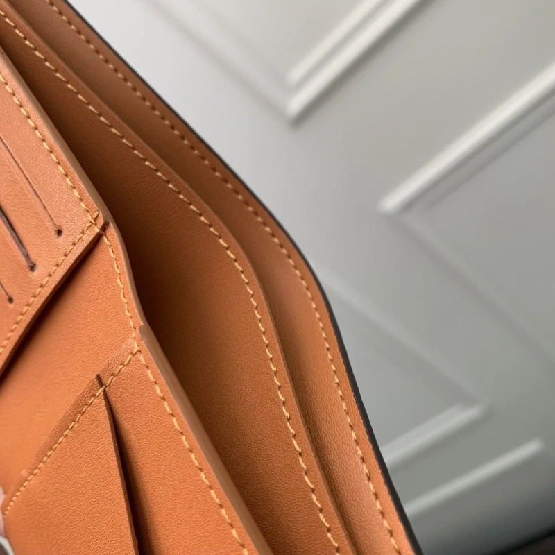 LV Wallets 4048I-0237