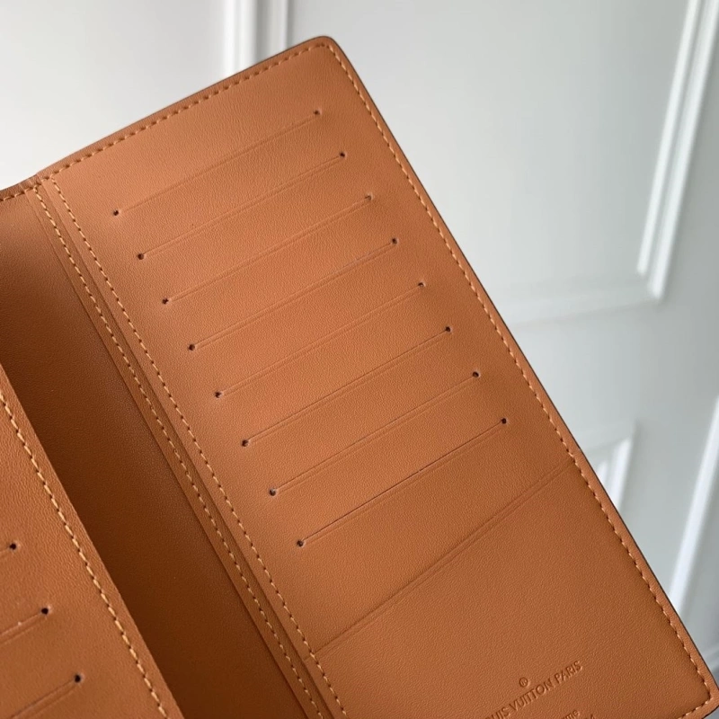 LV Wallets 4048I-0238