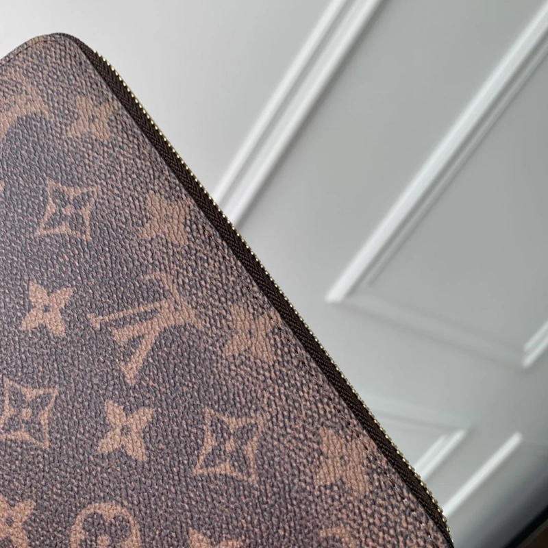 LV Wallets 4048I-0239