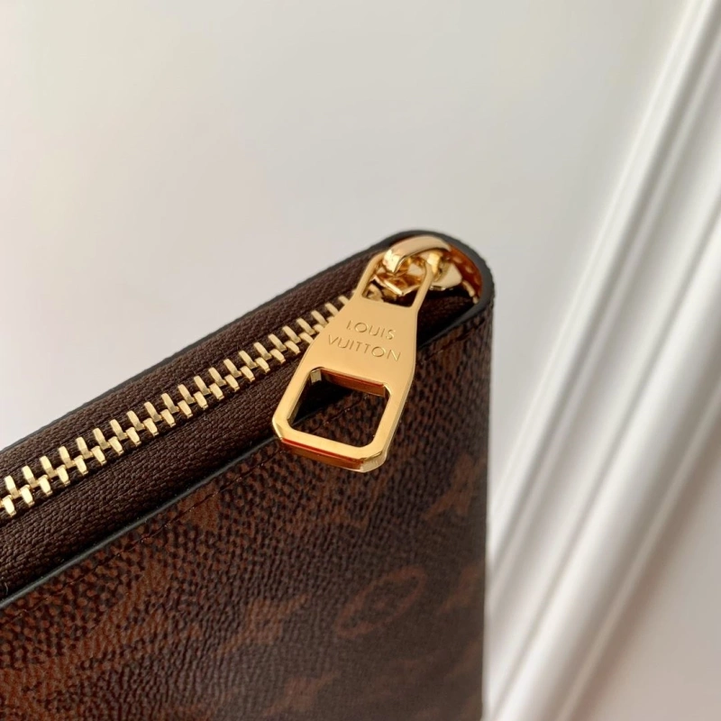 LV Wallets 4048I-0239