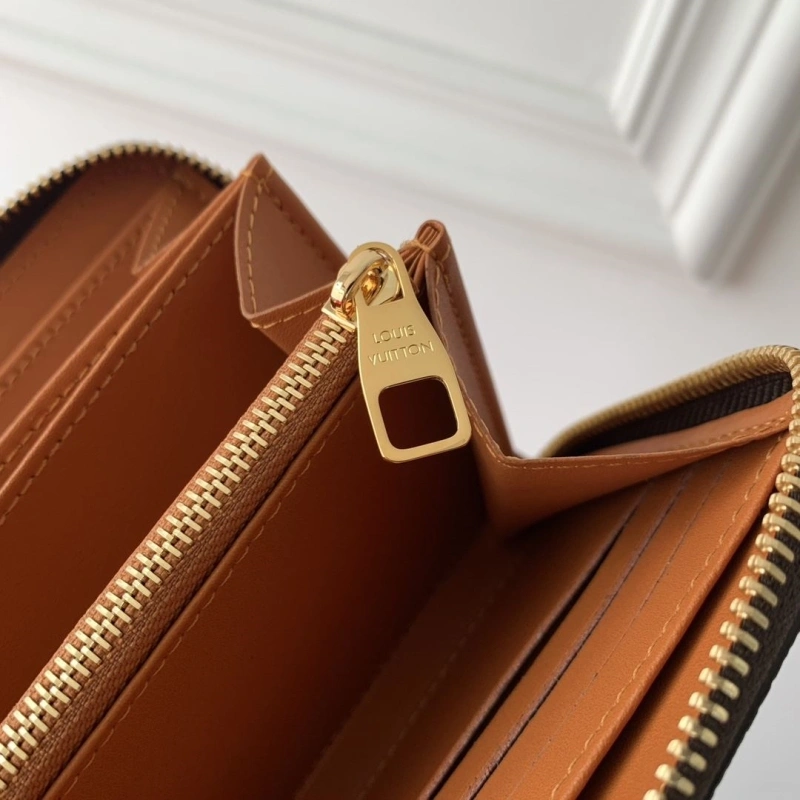 LV Wallets 4048I-0239