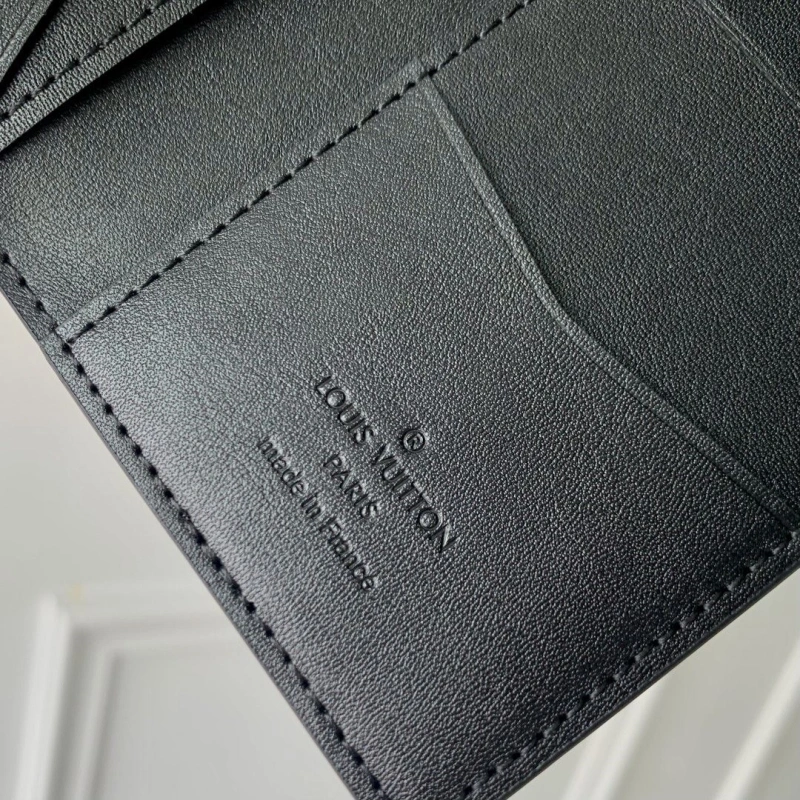 LV Wallets 4048I-0240