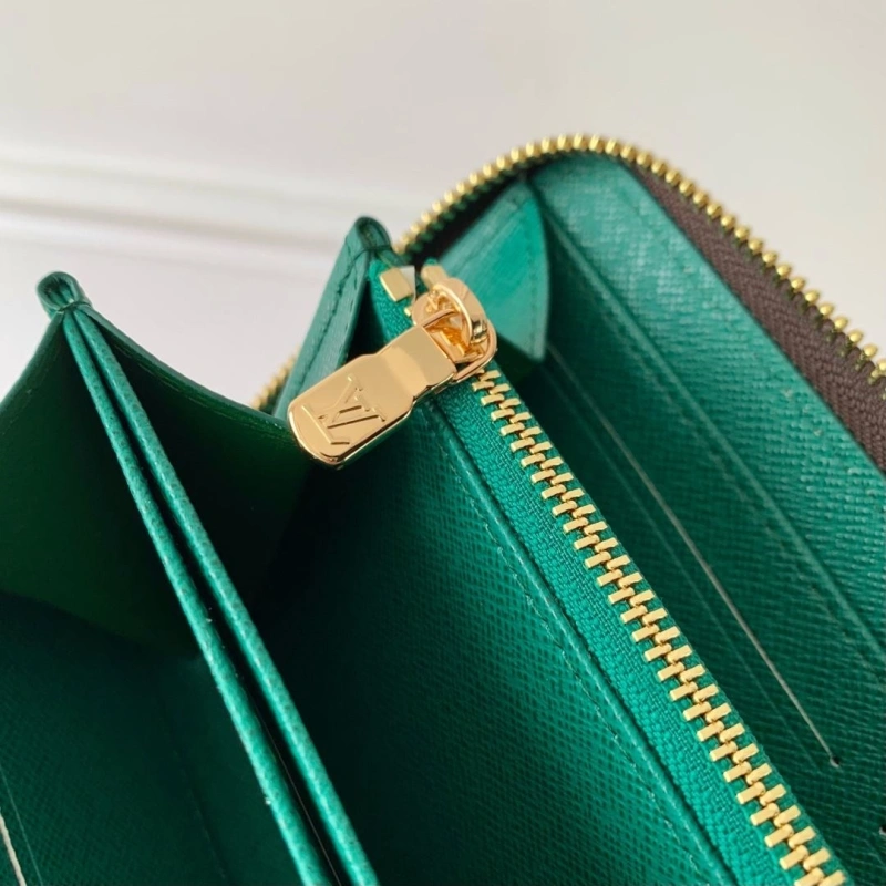 LV Wallets 4048I-0276