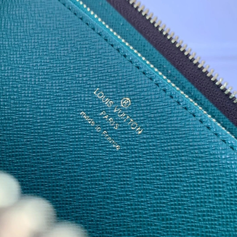 LV Wallets 4048I-0276