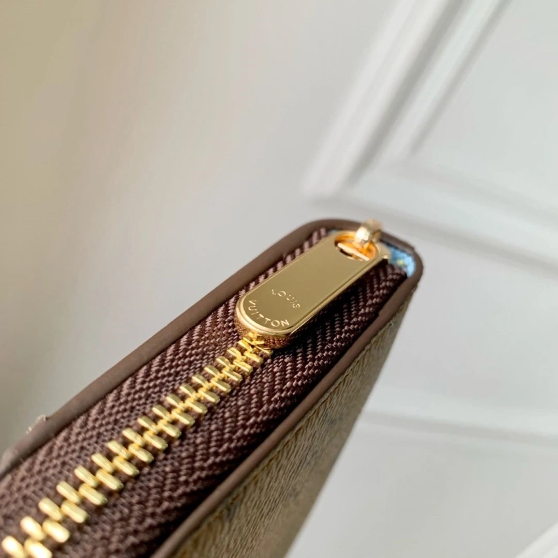 LV Wallets 4048I-0277