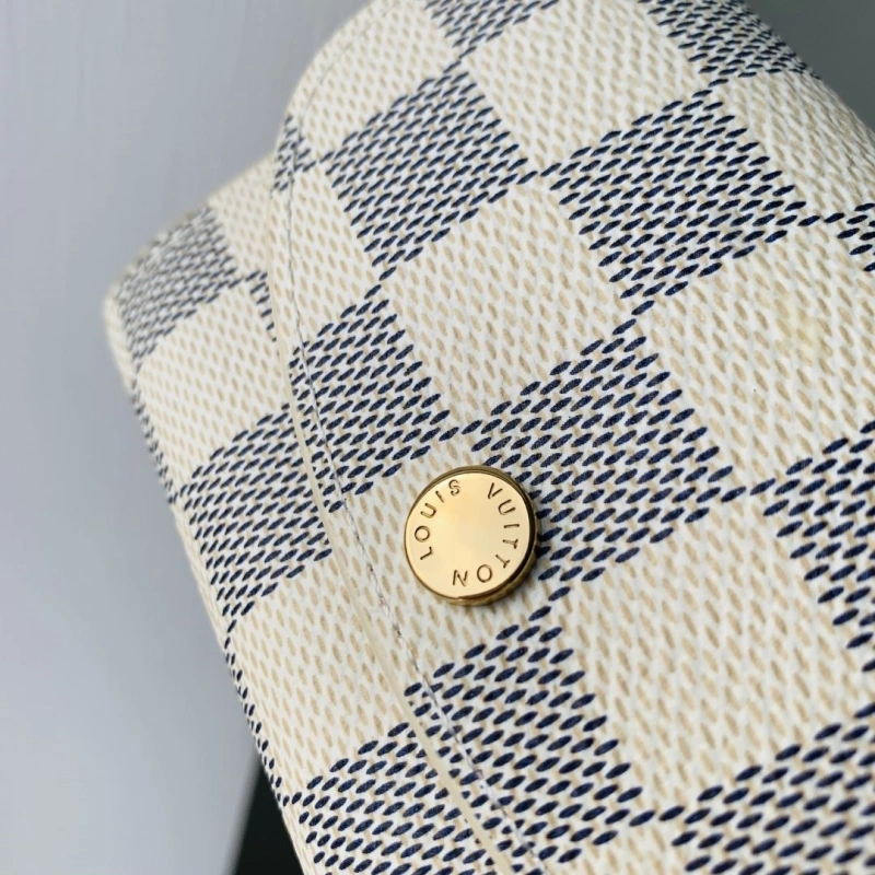 LV Wallets 4048I-0298