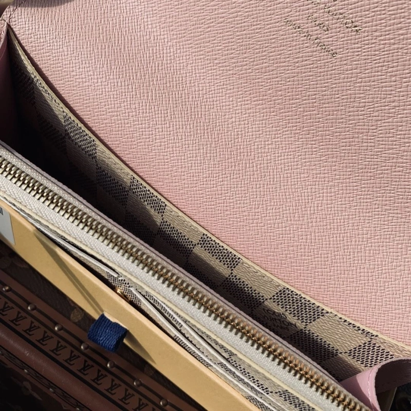LV Wallets 4048I-0300