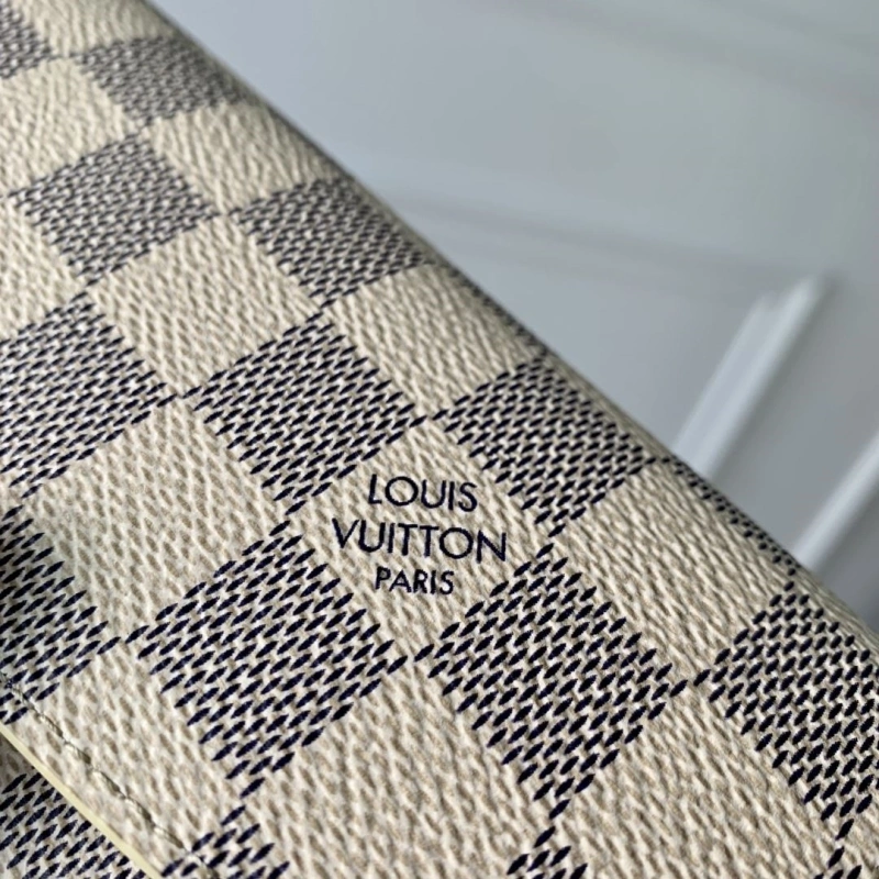 LV Wallets 4048I-0301