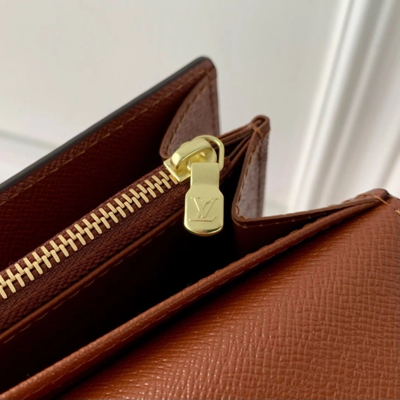 LV Wallets 4048I-0302
