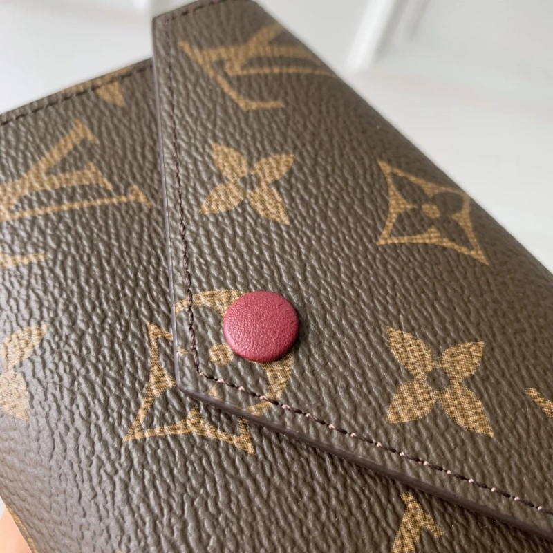 LV Wallets 4048I-0324