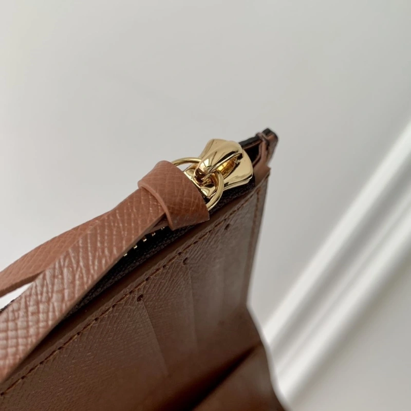 LV Wallets 4048I-0325