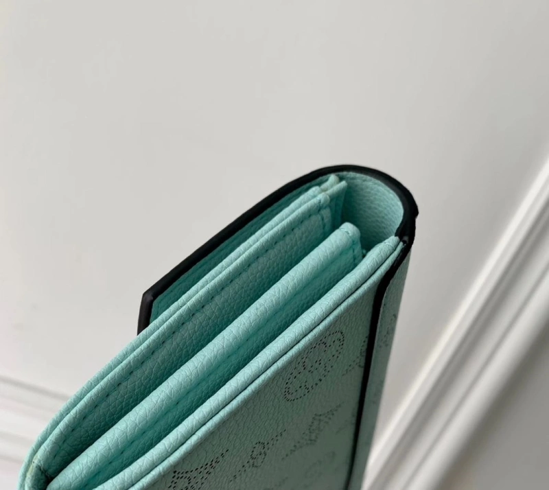 LV Wallets 4048I-0337