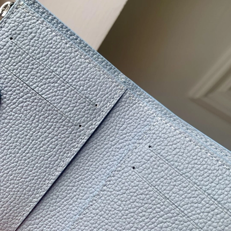 LV Wallets 4048I-0437