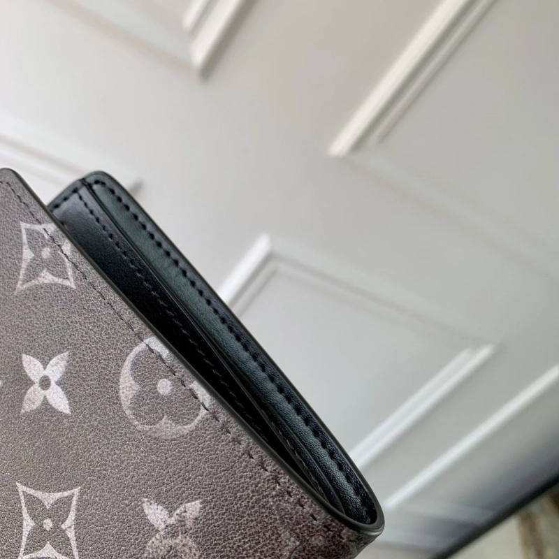 LV Wallets 4048I-0485