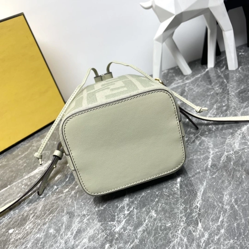 F**di bucket bags 4081-0037