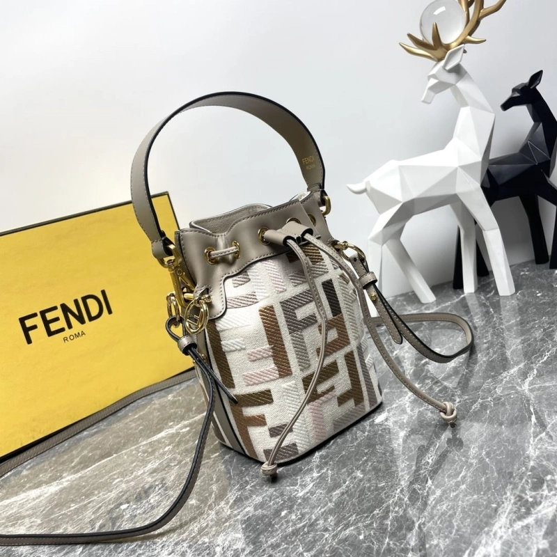 F**di bucket bags 4081-0038