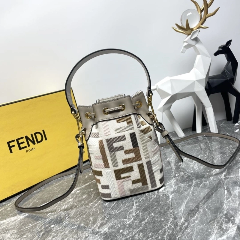 F**di bucket bags 4081-0038