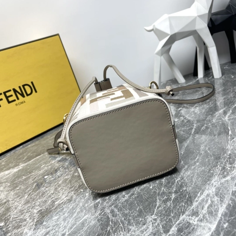 F**di bucket bags 4081-0038