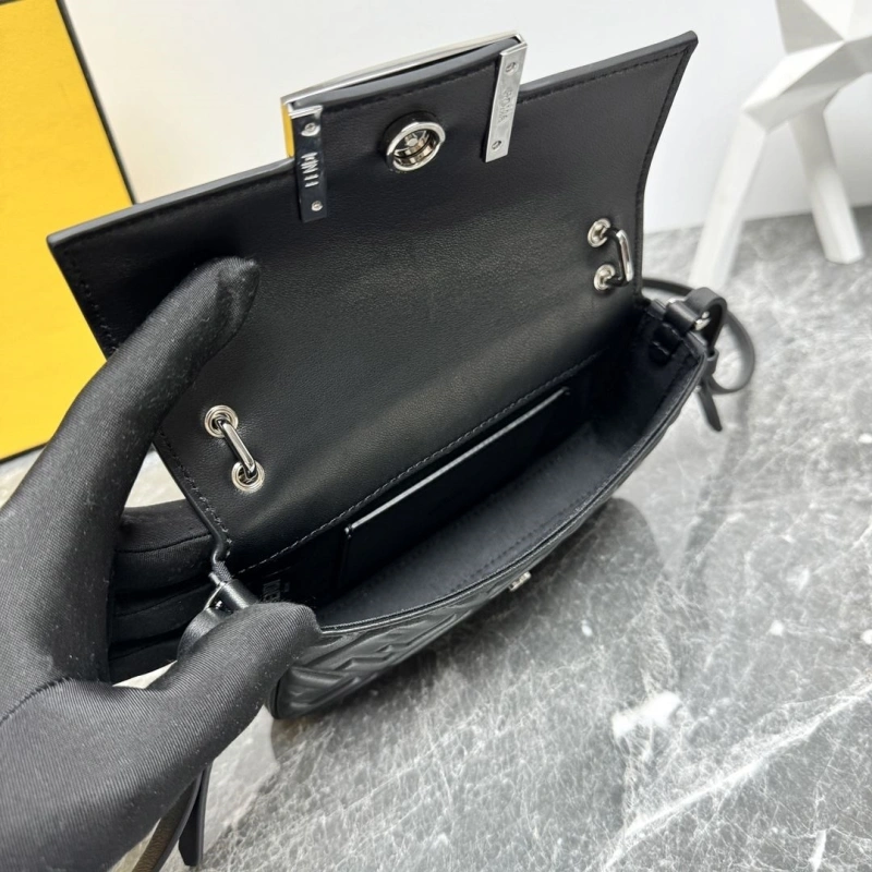 F**di baguette bags 4081-0069