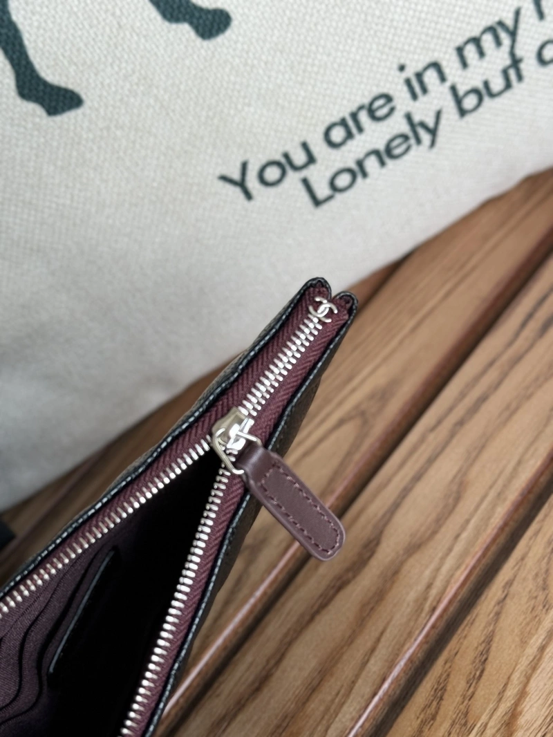 Ch**el wallets 4081-0088
