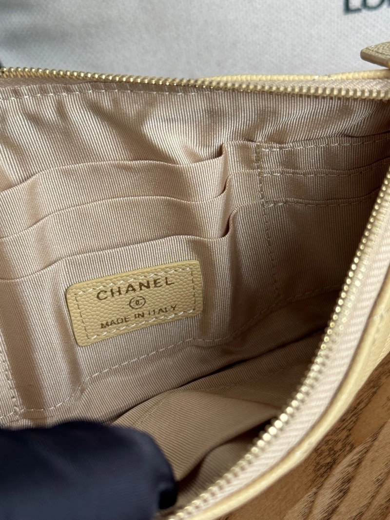 Ch**el wallets 4081-0093