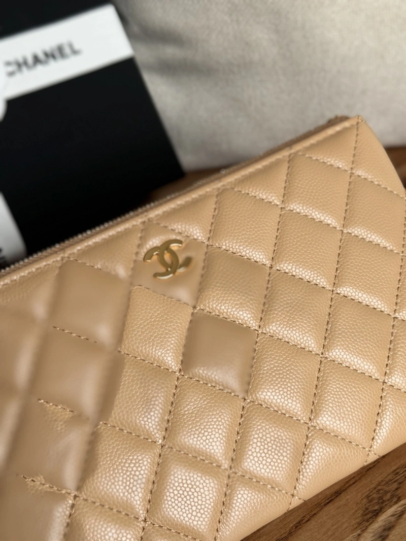 Ch**el wallets 4081-0095