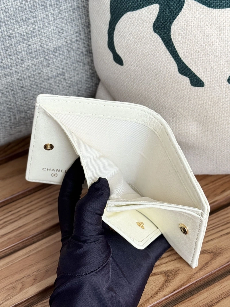 Ch**el wallets 4081-0104