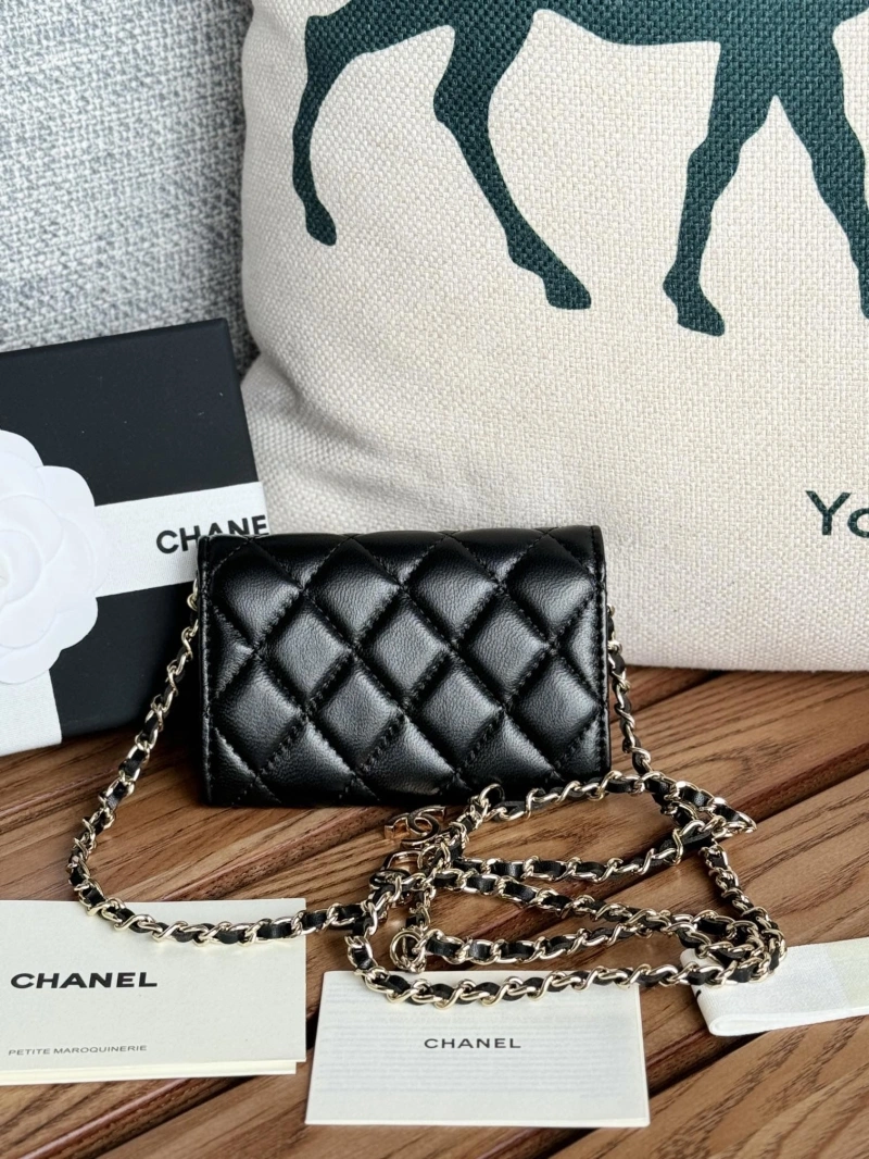 Ch**el wallets 4081-0121
