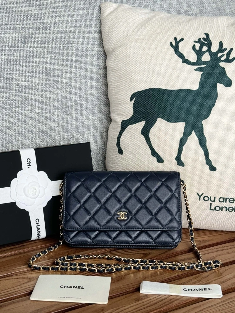 Ch**el wallets 4081-0154