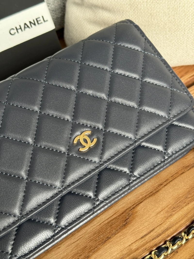 Ch**el wallets 4081-0154
