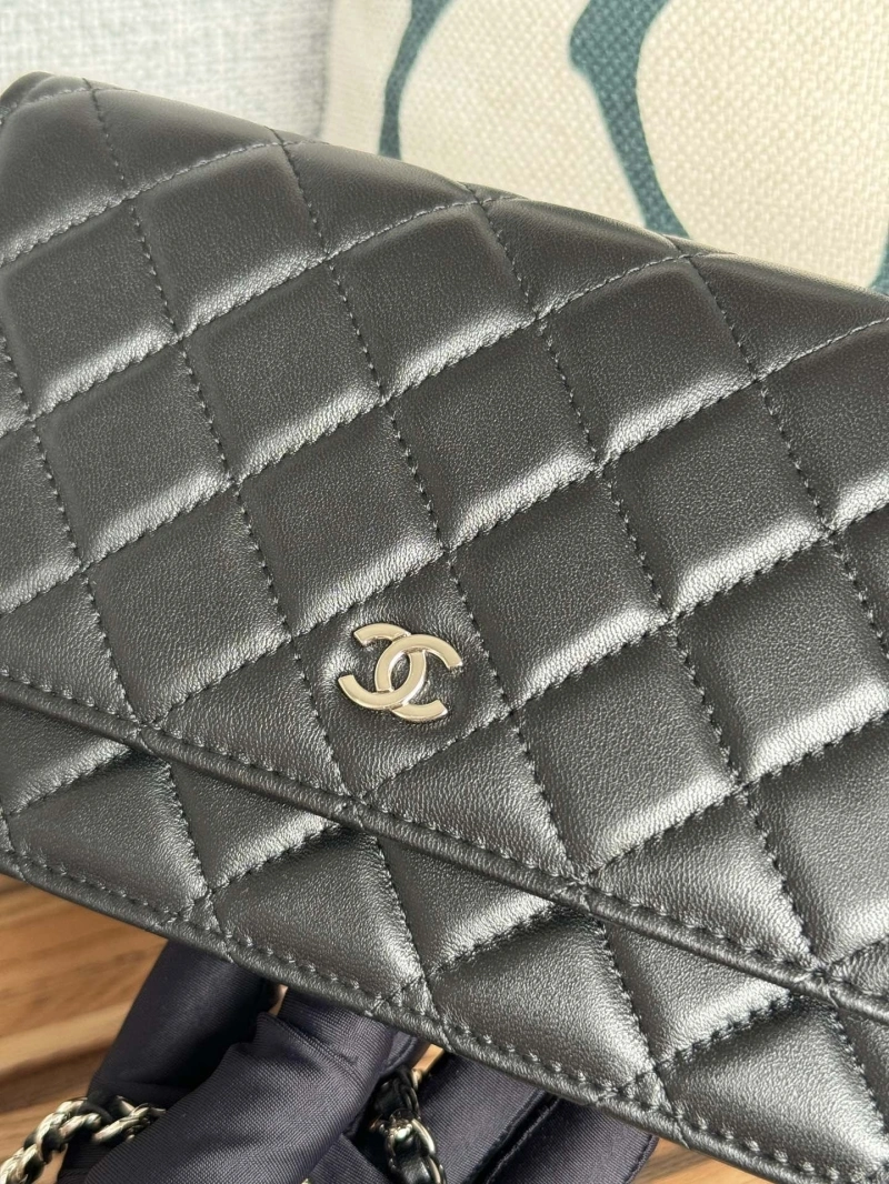 Ch**el wallets 4081-0158