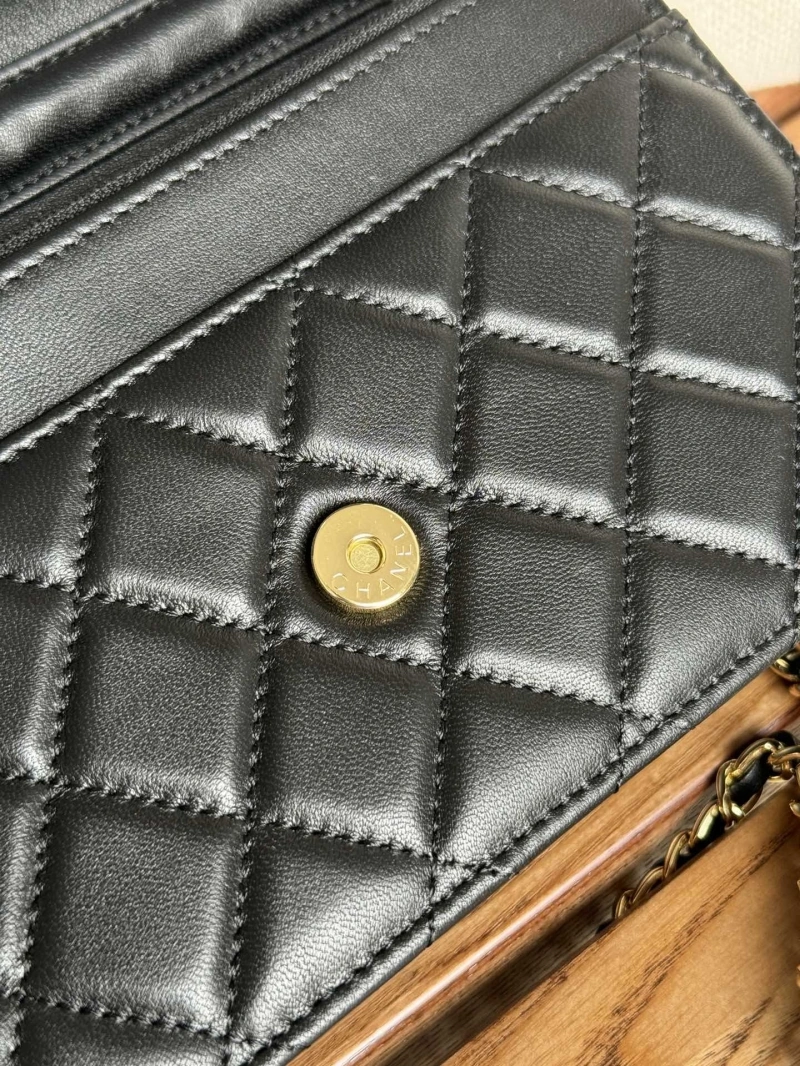 Ch**el wallets 4081-0159