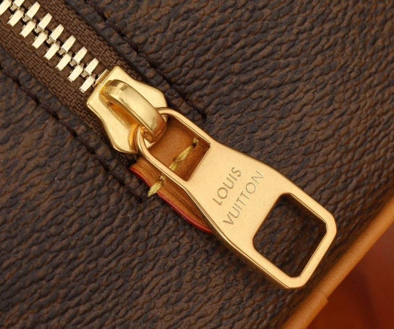 LV Cosmetic Bags 4081-0557