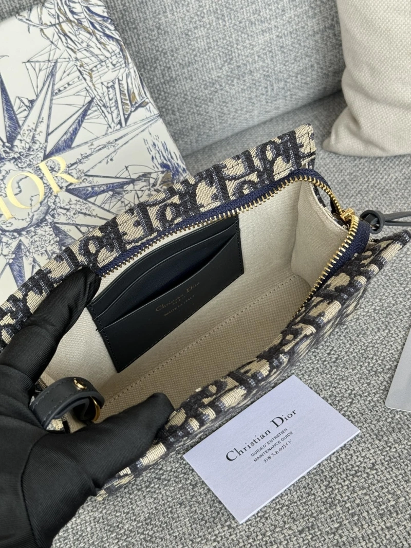 D10r wallets 4081-0570