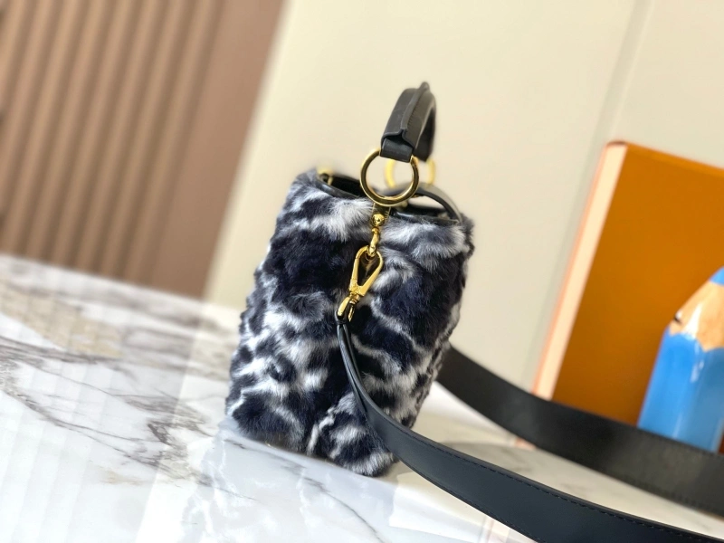 LV Capucines Bags 4081B-0446